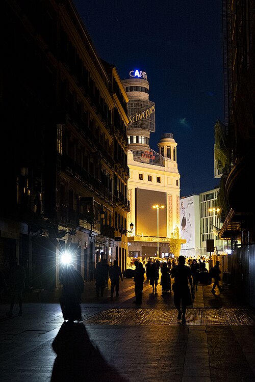 File:Madrid blackout – Preciados Street, April 2025.jpg